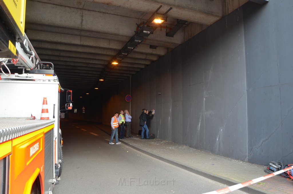 Einsatz BF Koeln Tunnel unter Lanxess Arena gesperrt P9803.JPG - Miklos Laubert